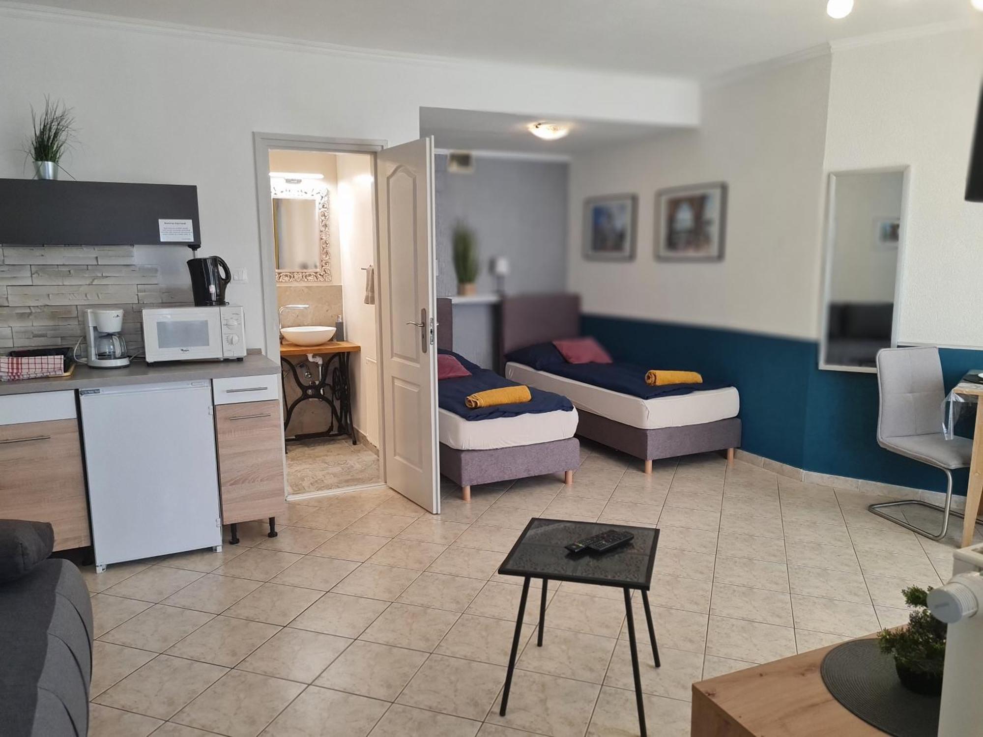 Csever Apartman Tata Exteriér fotografie
