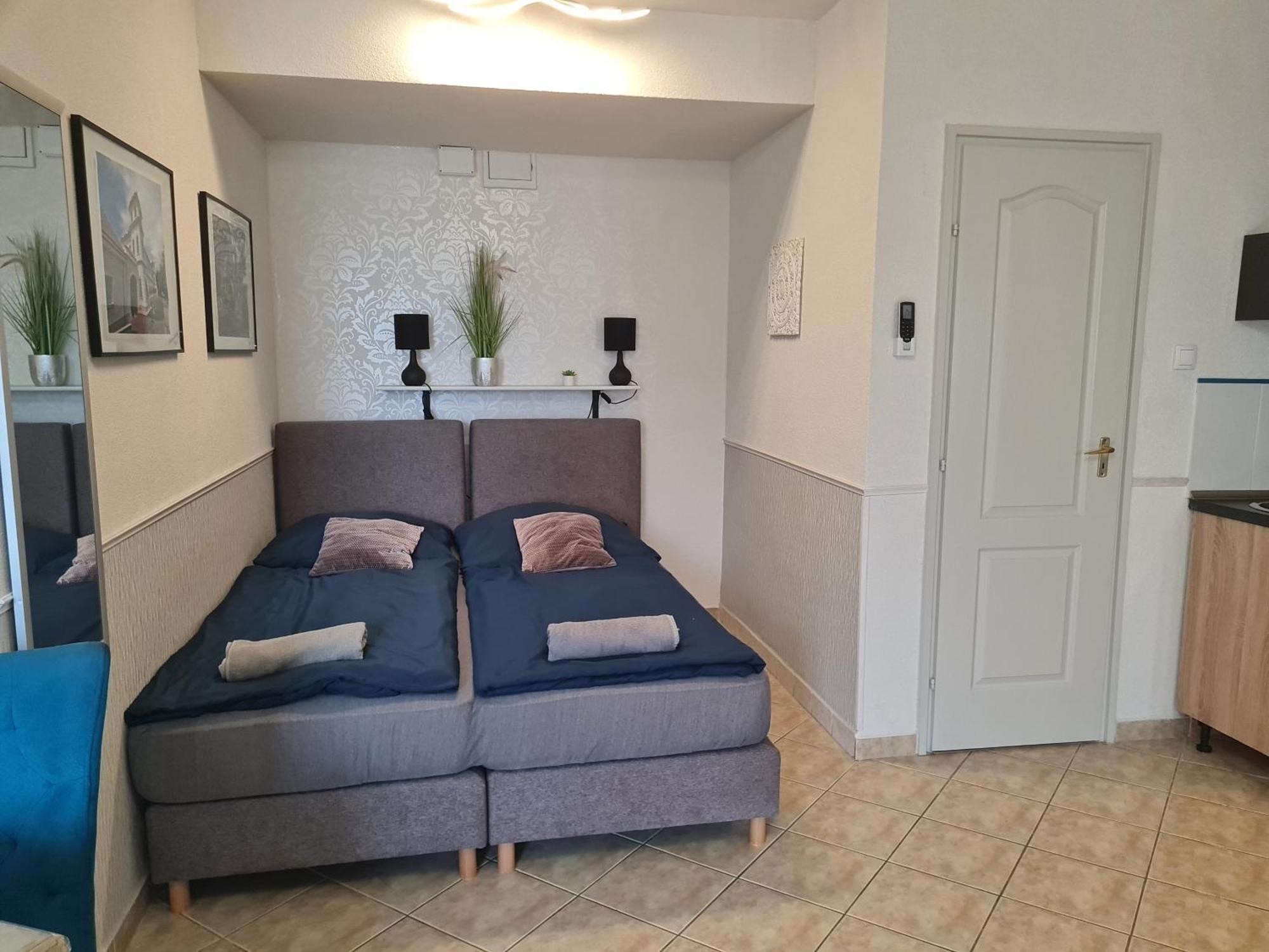 Csever Apartman Tata Exteriér fotografie